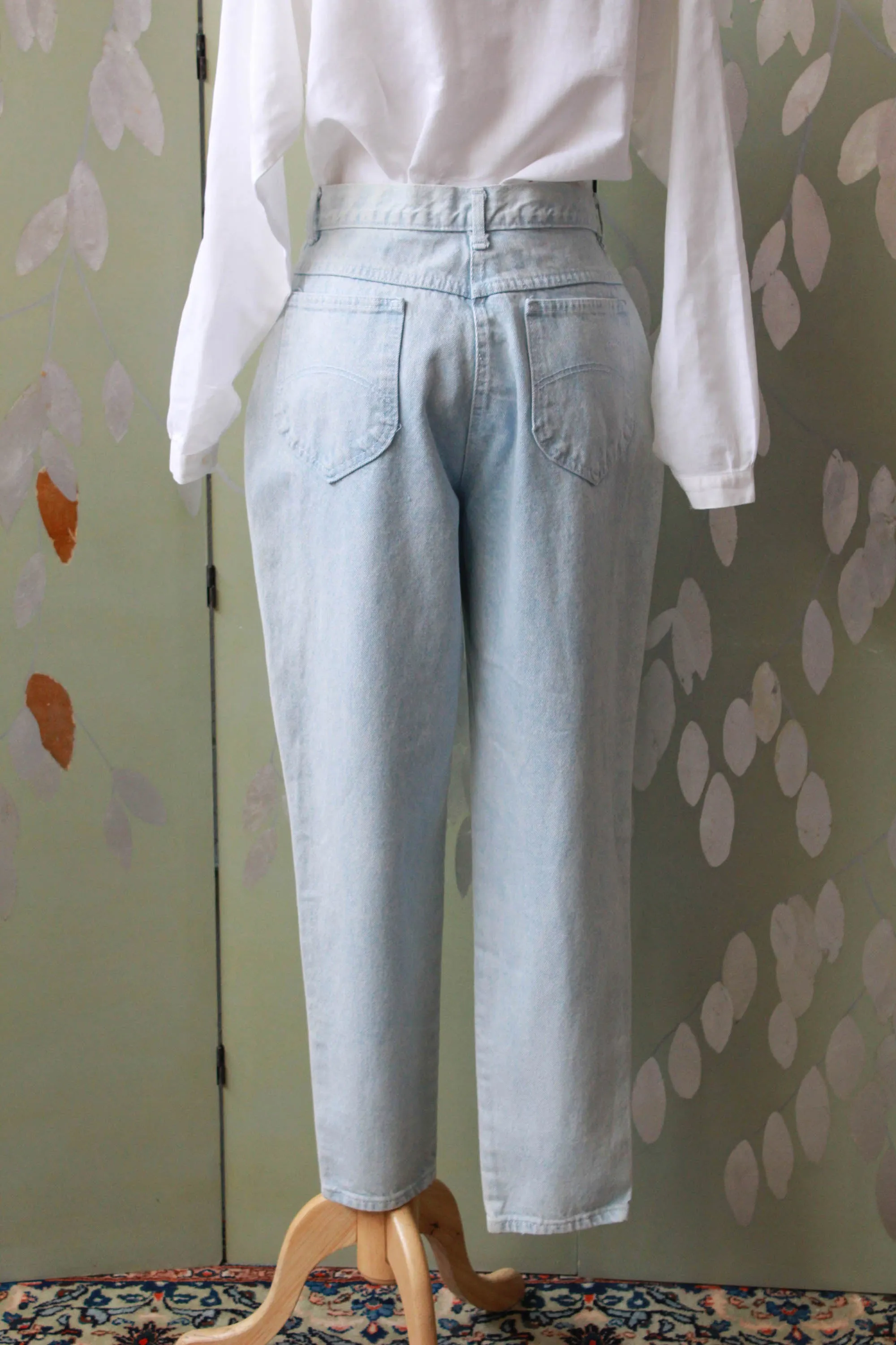 90s Light Wash Chic Denim Jeans, Waist 30"