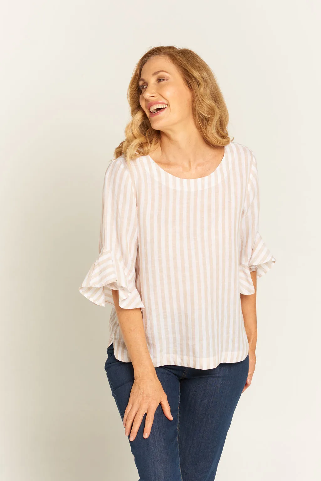 Shake Ruffle & Roll Top Beige/White