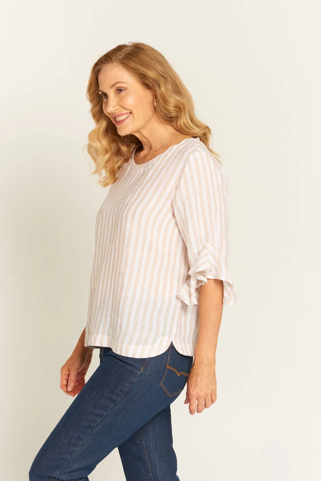 Shake Ruffle & Roll Top Beige/White